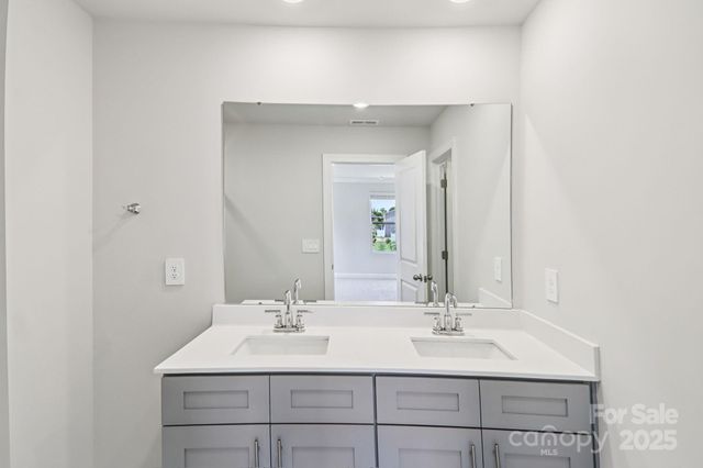 8104 Hidden Springs Trail, Charlotte, NC 28216