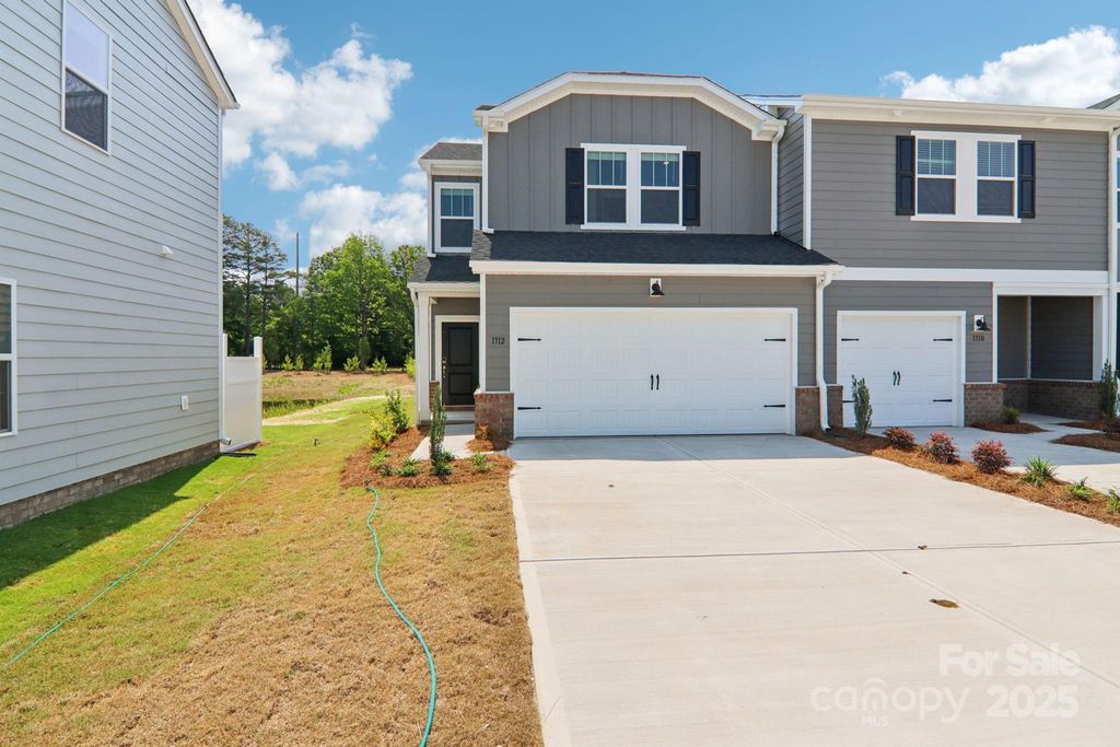 8104 Hidden Springs Trail, Charlotte, NC 28216