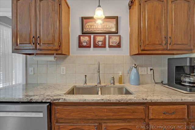 3216 Bermuda Drive, Sand Springs, OK 74063