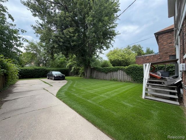 9161 Lakepointe Street, Detroit, MI 48224