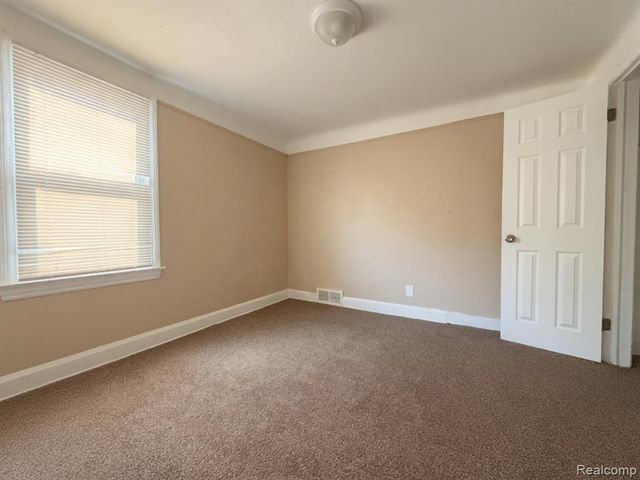 9161 Lakepointe Street, Detroit, MI 48224