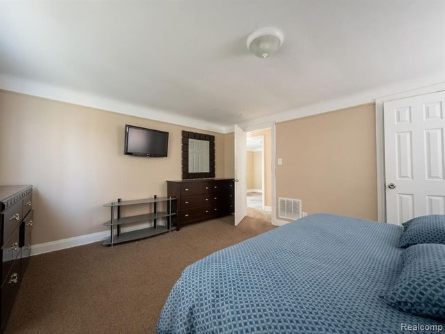 9161 Lakepointe Street, Detroit, MI 48224