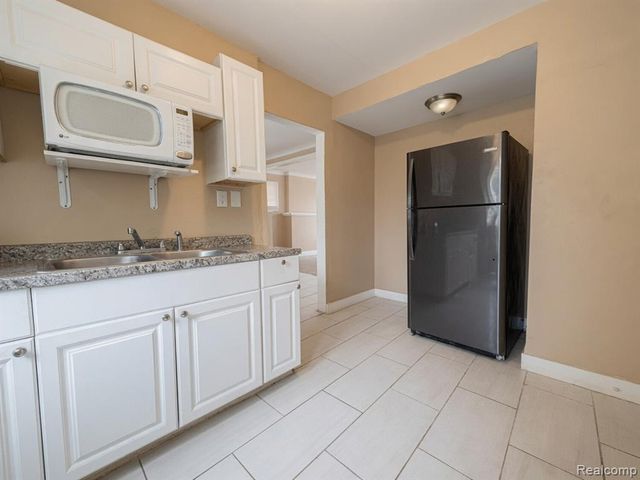 9161 Lakepointe Street, Detroit, MI 48224