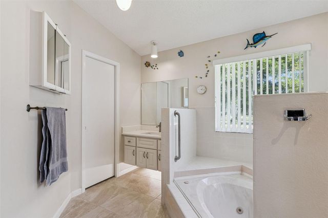 25933 NEWCOMBE CIRCLE, Leesburg, FL 34748