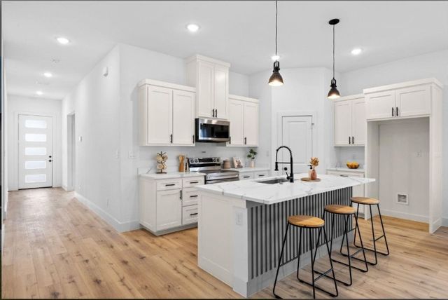 5516 Helmick Avenue, Fort Worth, TX 76107