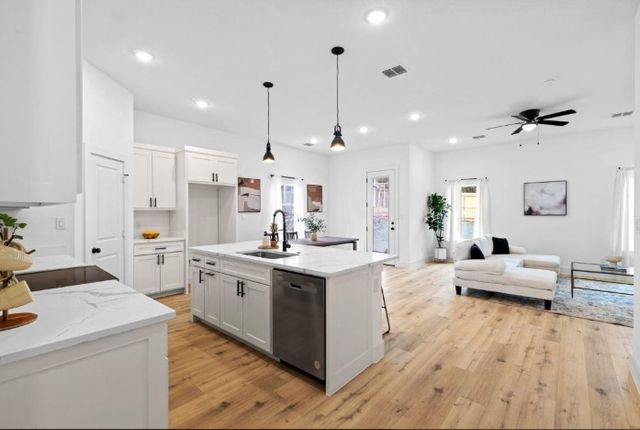 5516 Helmick Avenue, Fort Worth, TX 76107