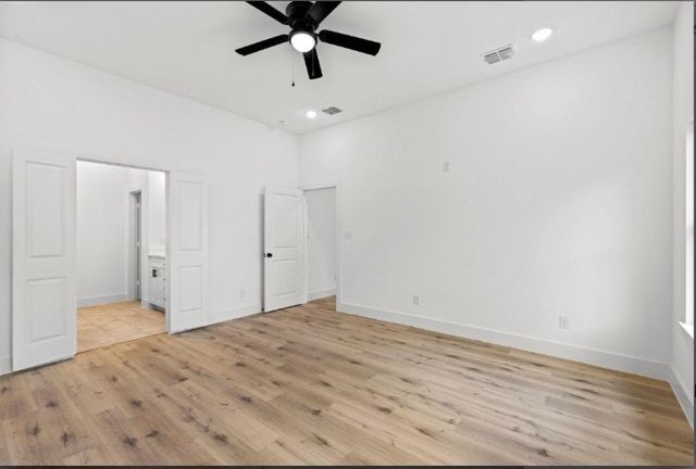 5516 Helmick Avenue, Fort Worth, TX 76107