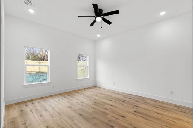 5516 Helmick Avenue, Fort Worth, TX 76107