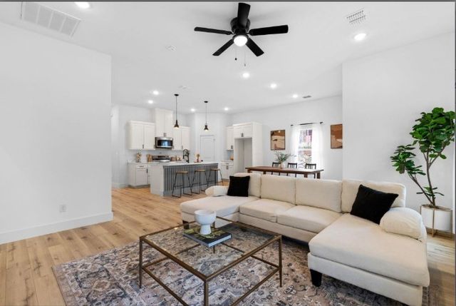 5516 Helmick Avenue, Fort Worth, TX 76107
