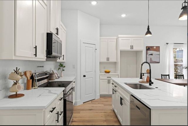 5516 Helmick Avenue, Fort Worth, TX 76107