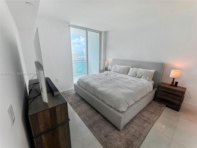 950 Brickell Bay Drive 3904, Miami, FL 33131