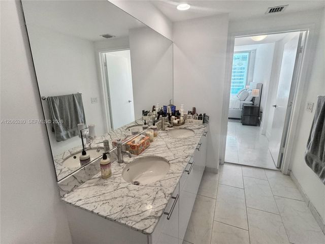 950 Brickell Bay Drive 3904, Miami, FL 33131