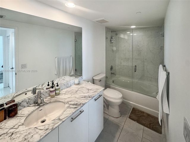 950 Brickell Bay Drive 3904, Miami, FL 33131