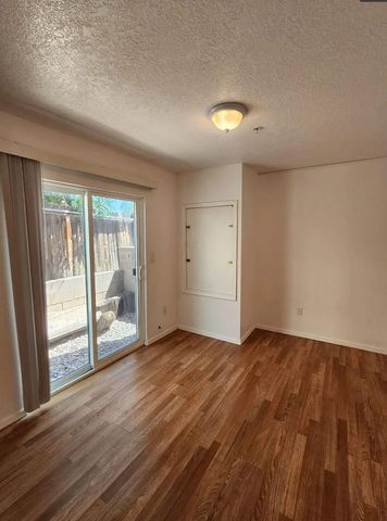 13305 Fruit Avenue NE, Albuquerque, NM 87123