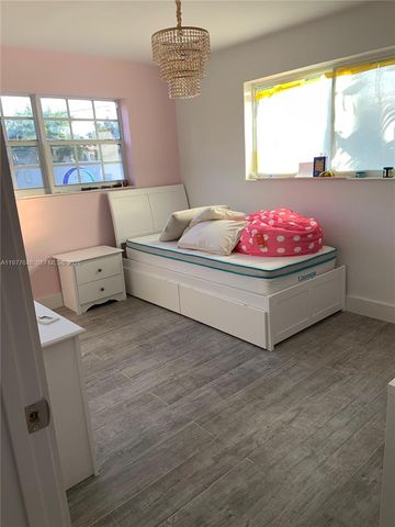 16761 SW 92nd Ave, Palmetto Bay, FL 33157