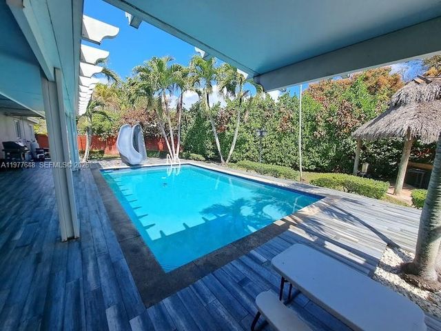 16761 SW 92nd Ave, Palmetto Bay, FL 33157