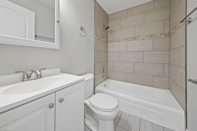 1060 W Hollywood Avenue 514, Chicago, IL 60660