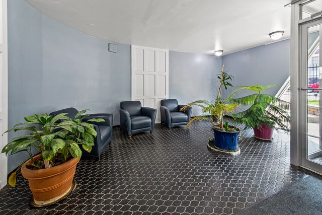 1060 W Hollywood Avenue 514, Chicago, IL 60660
