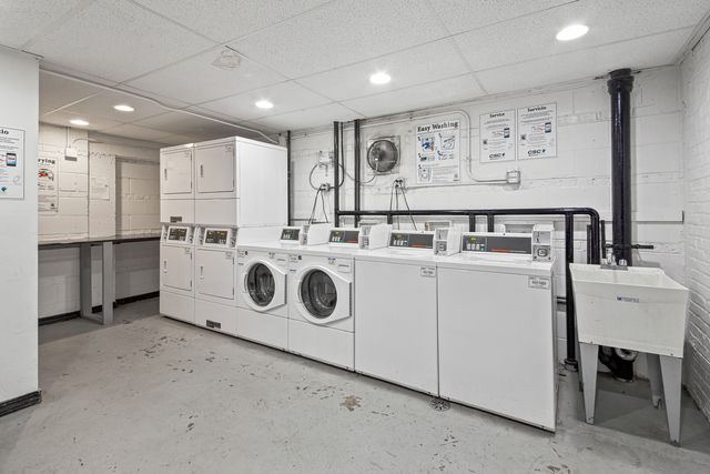 1060 W Hollywood Avenue 514, Chicago, IL 60660