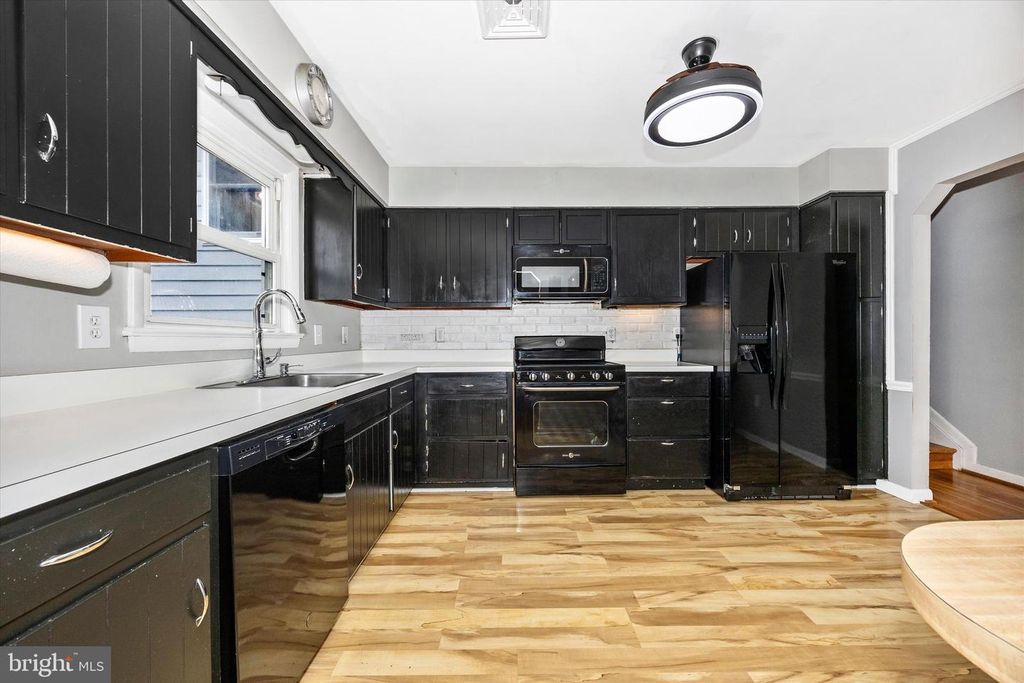 Image 10 of property listing at 3905 SUGARLOAF DR, Monrovia, MD 21770