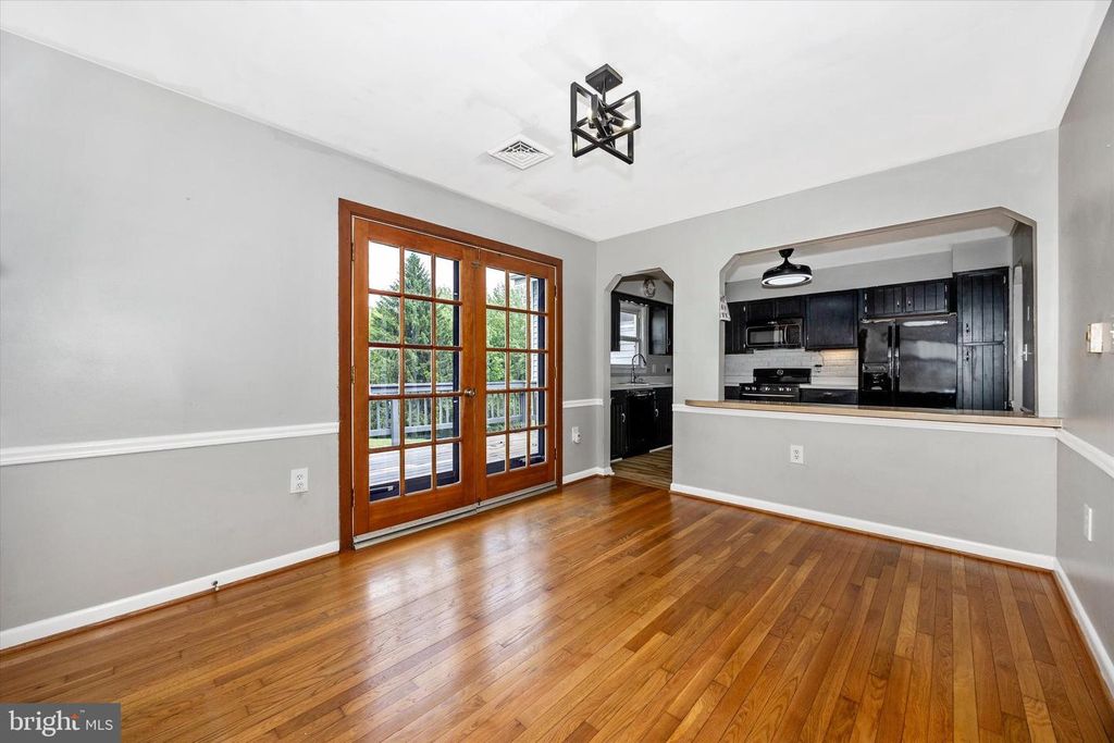 Image 11 of property listing at 3905 SUGARLOAF DR, Monrovia, MD 21770