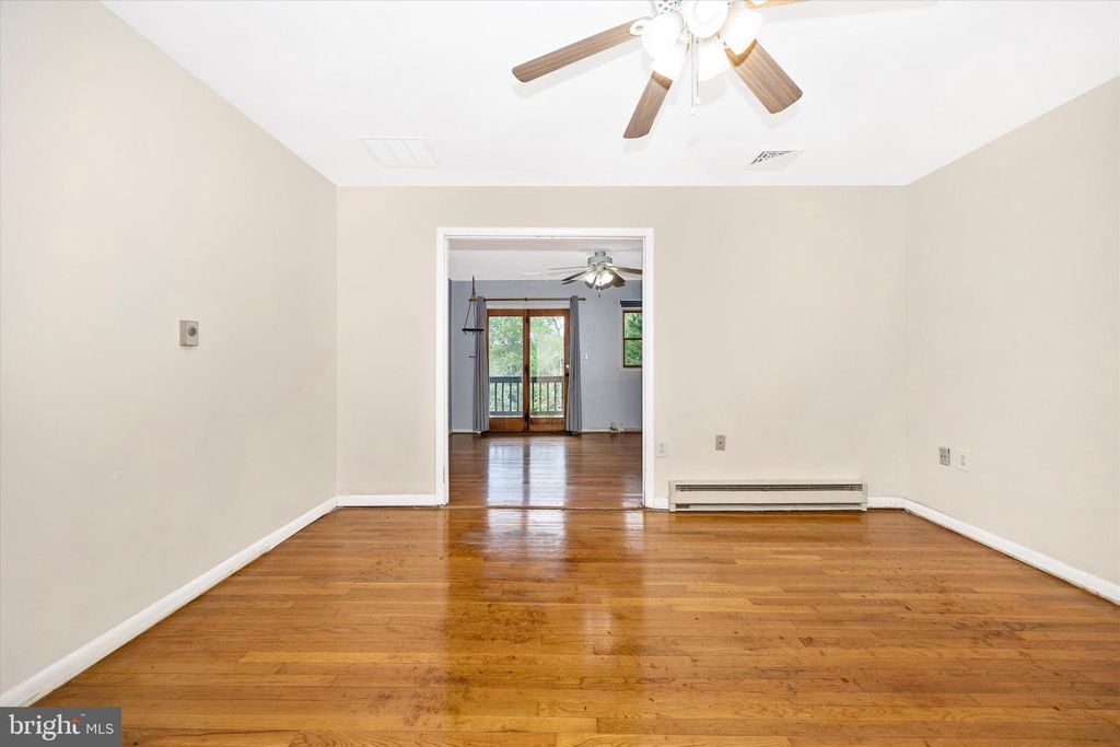 Image 16 of property listing at 3905 SUGARLOAF DR, Monrovia, MD 21770