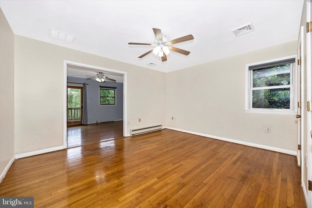 Image 17 of property listing at 3905 SUGARLOAF DR, Monrovia, MD 21770
