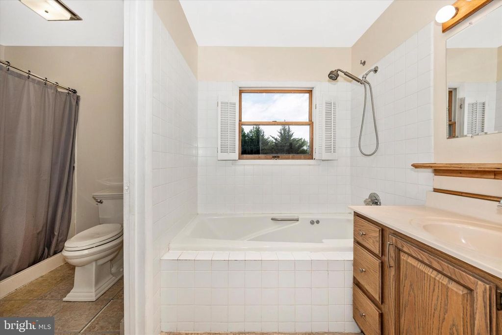 Image 23 of property listing at 3905 SUGARLOAF DR, Monrovia, MD 21770