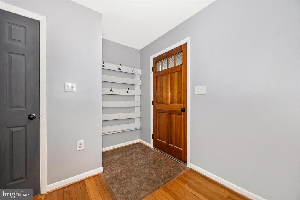 Image 3 of property listing at 3905 SUGARLOAF DR, Monrovia, MD 21770