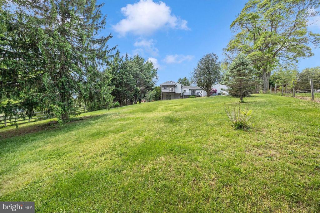 Image 44 of property listing at 3905 SUGARLOAF DR, Monrovia, MD 21770