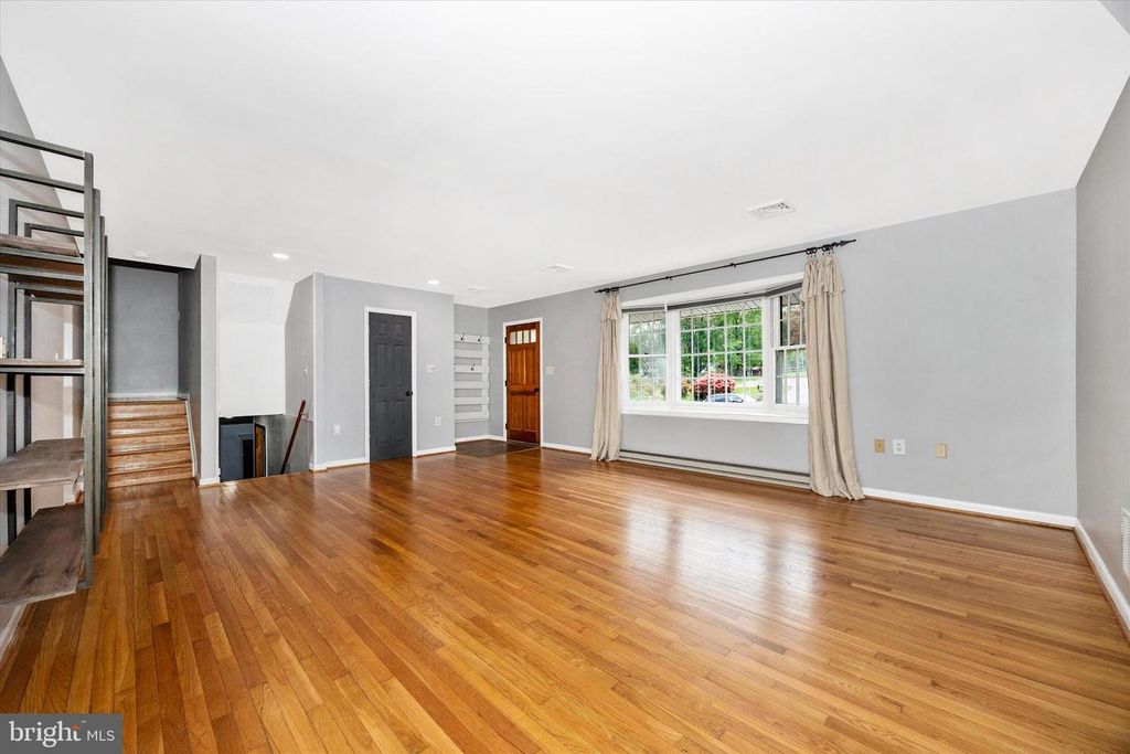 Image 5 of property listing at 3905 SUGARLOAF DR, Monrovia, MD 21770