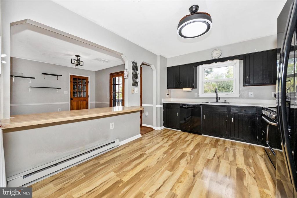Image 7 of property listing at 3905 SUGARLOAF DR, Monrovia, MD 21770