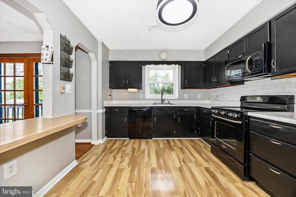 Image 8 of property listing at 3905 SUGARLOAF DR, Monrovia, MD 21770