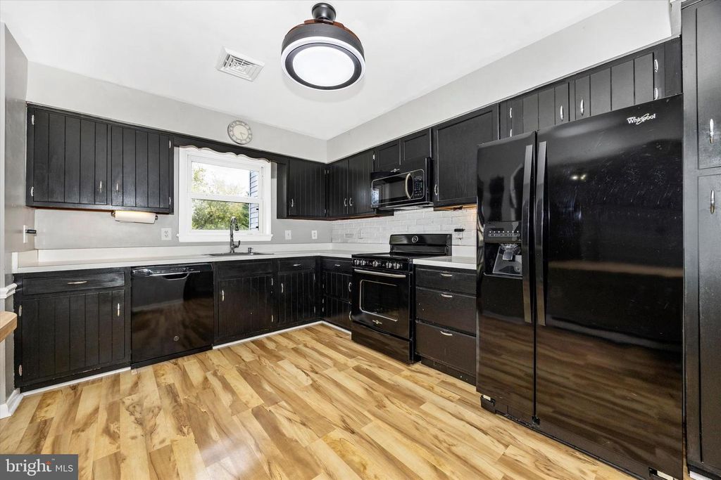 Image 9 of property listing at 3905 SUGARLOAF DR, Monrovia, MD 21770
