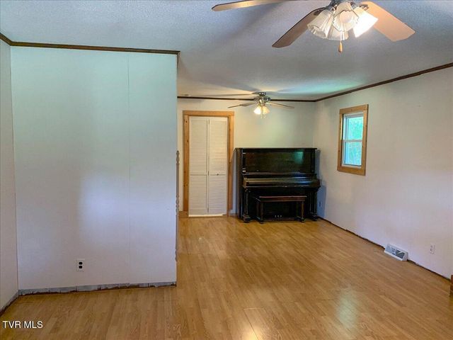 965 Old Gray Station Road, Johnson City, TN 37615