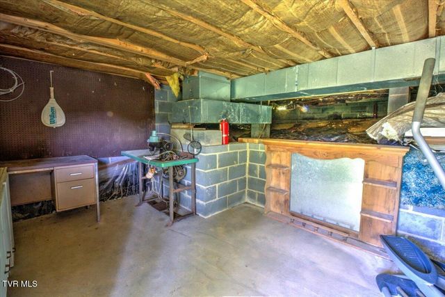 965 Old Gray Station Road, Johnson City, TN 37615