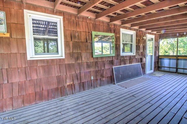 965 Old Gray Station Road, Johnson City, TN 37615
