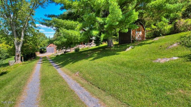 965 Old Gray Station Road, Johnson City, TN 37615