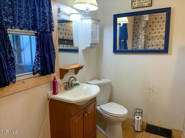 965 Old Gray Station Road, Johnson City, TN 37615