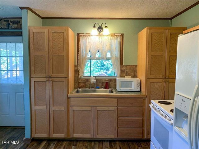 965 Old Gray Station Road, Johnson City, TN 37615