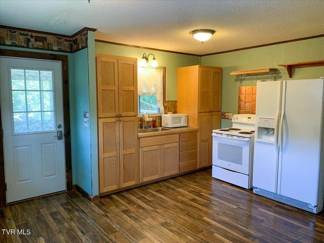 965 Old Gray Station Road, Johnson City, TN 37615