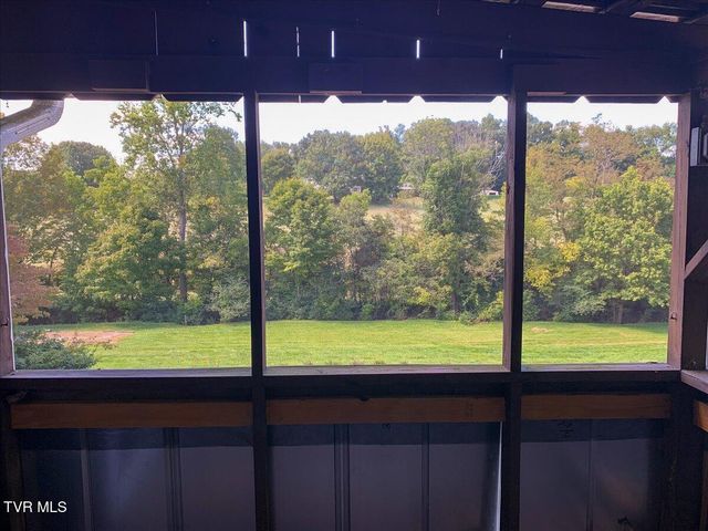 965 Old Gray Station Road, Johnson City, TN 37615
