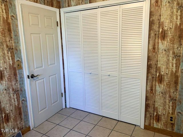 965 Old Gray Station Road, Johnson City, TN 37615