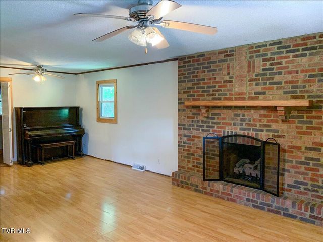 965 Old Gray Station Road, Johnson City, TN 37615