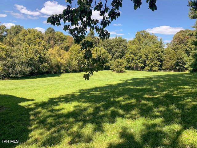 965 Old Gray Station Road, Johnson City, TN 37615