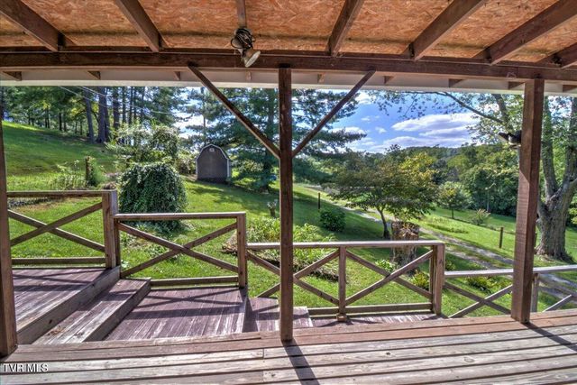 965 Old Gray Station Road, Johnson City, TN 37615