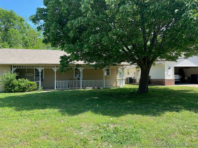 104 W 7th Street, Claremore, OK 74017