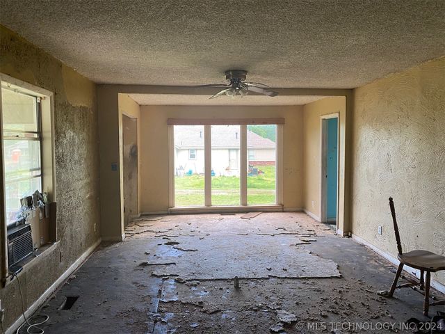 104 W 7th Street, Claremore, OK 74017