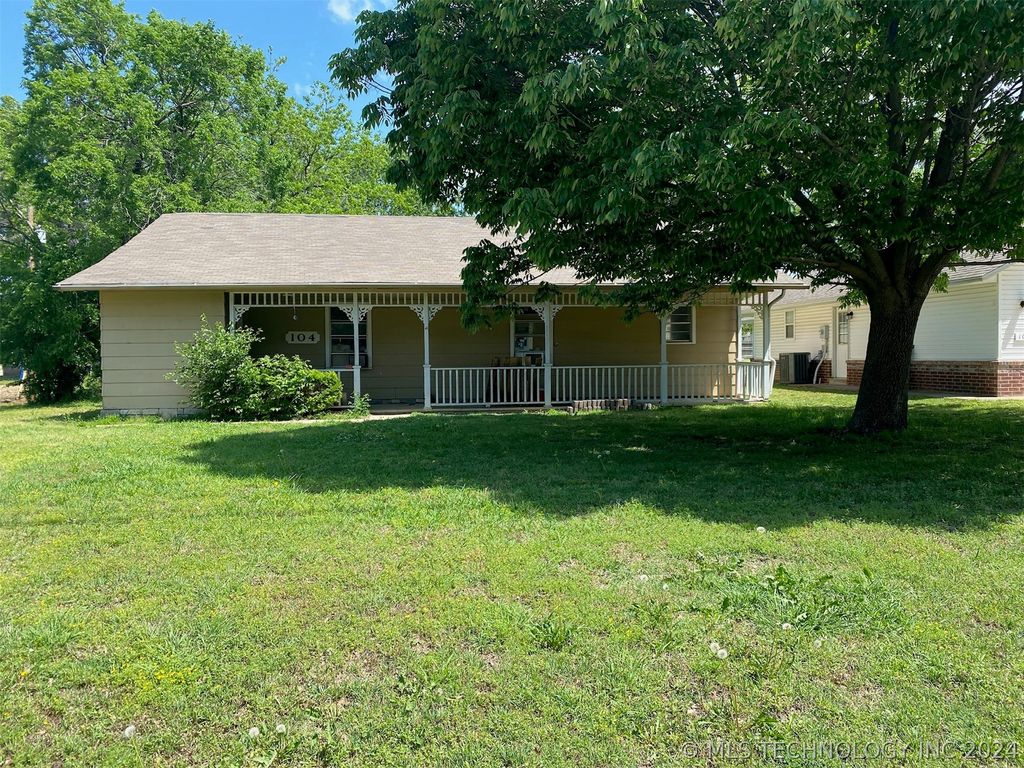 104 W 7th Street, Claremore, OK 74017
