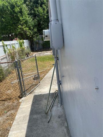 14315 NW 12th Ave, Miami, FL 33168